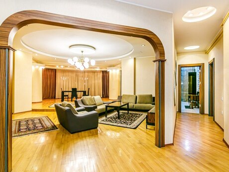 4 otaqlı yeni tikili - 28 May m. - 200 m²