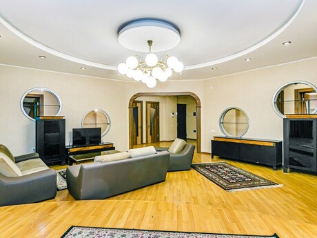 4 otaqlı yeni tikili - 28 May m. - 200 m²