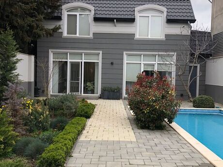 4 otaqlı həyət evi/bağ evi - Mərdəkan q. - 240 m²