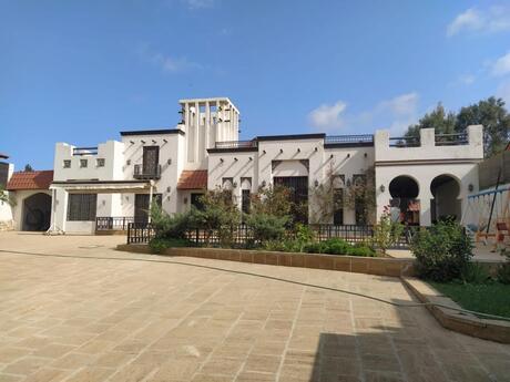 5 otaqlı həyət evi/bağ evi - Mərdəkan q. - 370 m²
