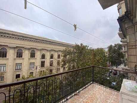 4 otaqlı köhnə tikili - Sahil m. - 195 m²