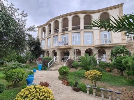 6 otaqlı həyət evi/bağ evi - Buzovna q. - 350 m²