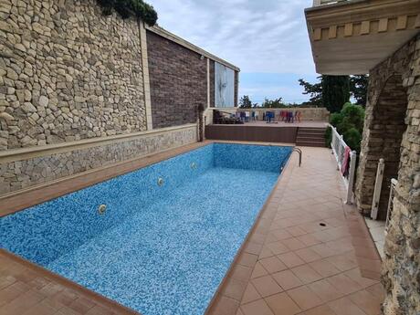 6 otaqlı həyət evi/bağ evi - Buzovna q. - 350 m²