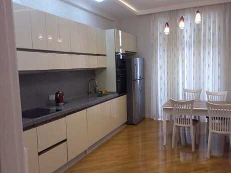 4 otaqlı yeni tikili - Ağ şəhər q. - 146 m²