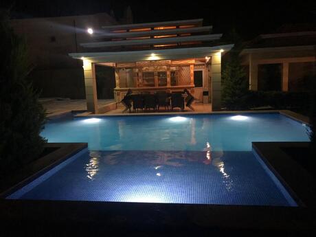 6 otaqlı həyət evi/bağ evi - Mərdəkan q. - 310 m²