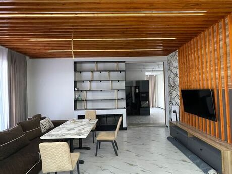 4 otaqlı həyət evi/bağ evi - Şüvəlan q. - 199 m²