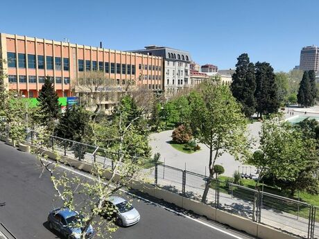 5 otaqlı mənzil, 246 m², Sahil: 2 400 000 ₼ 2