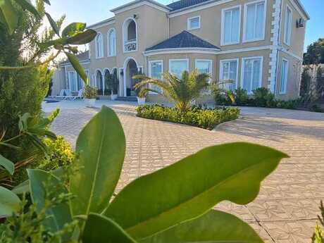 6 otaqlı həyət evi/bağ evi - Mərdəkan q. - 400 m²