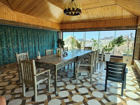 4 otaqlı həyət evi/bağ evi - Novxanı q. - 270 m²