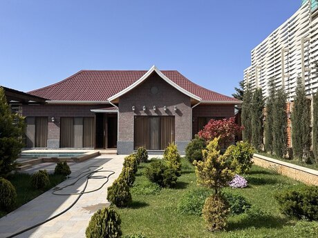 4 otaqlı həyət evi/bağ evi - Şüvəlan q. - 320 m²