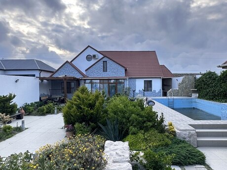 4 otaqlı həyət evi/bağ evi - Şimal DRES q. - 240 m²