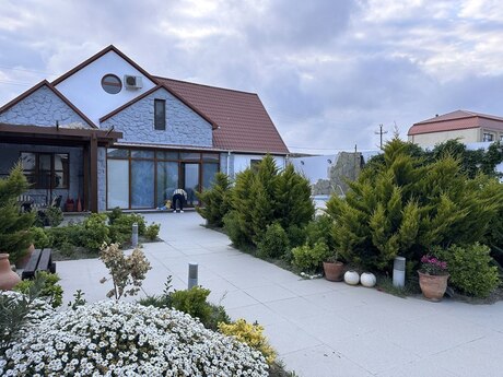 4 otaqlı həyət evi/bağ evi - Şimal DRES q. - 240 m²