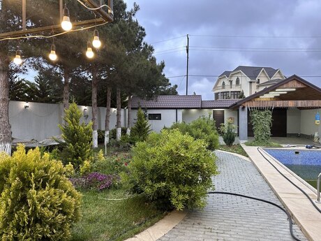 6 otaqlı həyət evi/bağ evi - Mərdəkan q. - 270 m²