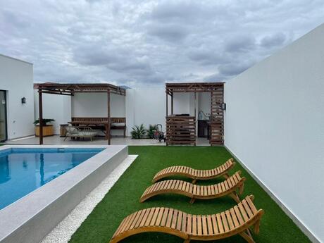 3 otaqlı həyət evi/bağ evi - Mərdəkan q. - 240 m²