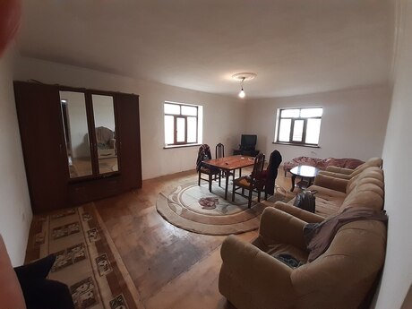 8 otaqlı həyət evi/bağ evi - Novxanı q. - 550 m²