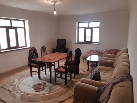 8 otaqlı həyət evi/bağ evi - Novxanı q. - 550 m²