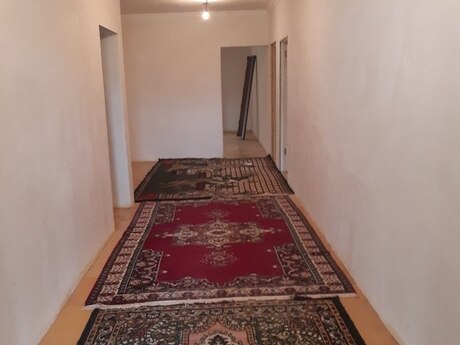 8 otaqlı həyət evi/bağ evi - Novxanı q. - 550 m²