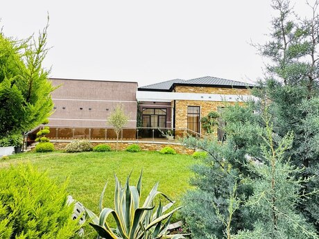 4 otaqlı həyət evi/bağ evi - Mərdəkan q. - 230 m²