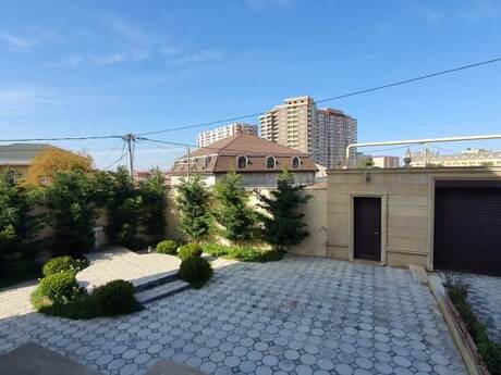 House with Garden, Villa For Sale