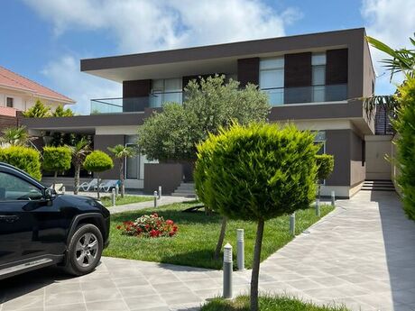 6 otaqlı həyət evi/bağ evi - Şüvəlan q. - 300 m²