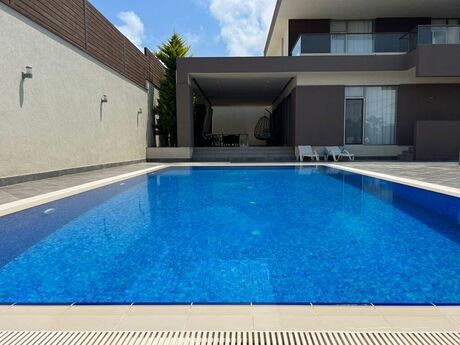 6 otaqlı həyət evi/bağ evi - Şüvəlan q. - 300 m²