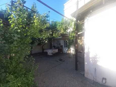 4 otaqlı həyət evi/bağ evi - Azadlıq Prospekti m. - 80 m²