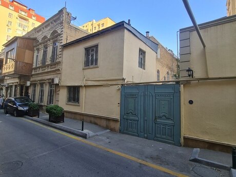 3 otaqlı köhnə tikili - Sahil m. - 111 m²