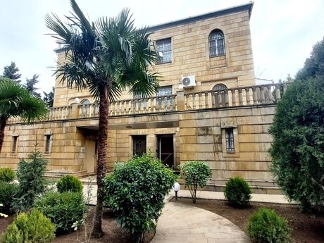 8 otaqlı həyət evi/bağ evi - Badamdar q. - 600 m²