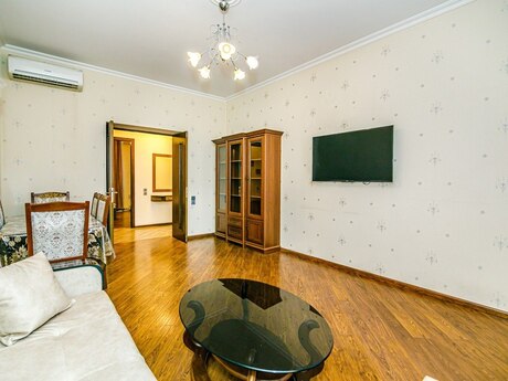 3-комн. вторичка - м. Сахил - 105 м²