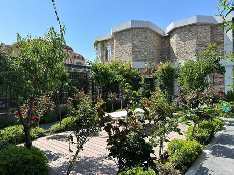 9 otaqlı həyət evi/bağ evi - Nəsimi r. - 450 m²