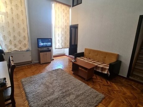3 otaqlı köhnə tikili - Nizami m. - 69 m²