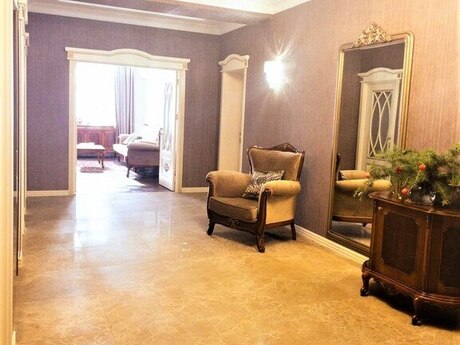5 otaqlı yeni tikili - 28 May m. - 220.5 m²