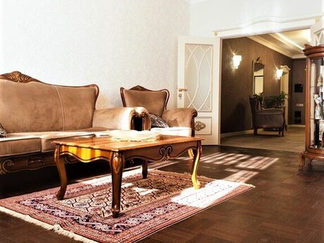 5 otaqlı yeni tikili - 28 May m. - 220.5 m²