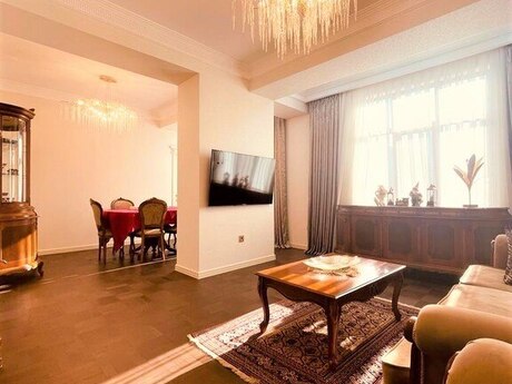 5 otaqlı yeni tikili - 28 May m. - 220.5 m²
