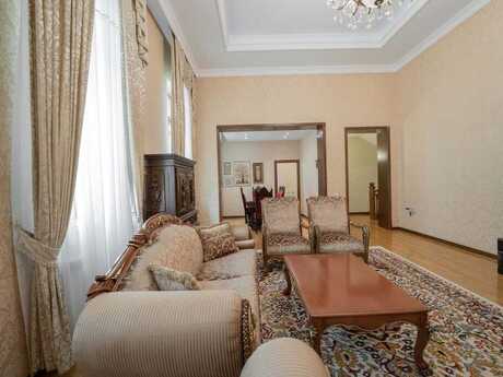 11 otaqlı həyət evi/bağ evi - İçəri Şəhər m. - 398 m²