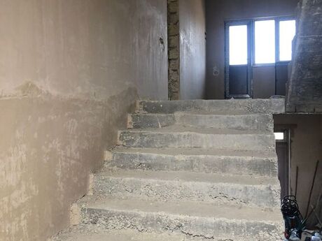 12 otaqlı həyət evi/bağ evi - Novxanı q. - 550 m²