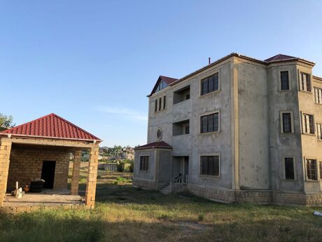 12 otaqlı həyət evi/bağ evi - Novxanı q. - 550 m²
