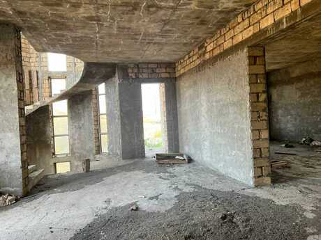 9 otaqlı həyət evi/bağ evi - Novxanı q. - 672 m²