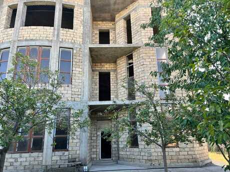 9 otaqlı həyət evi/bağ evi - Novxanı q. - 672 m²