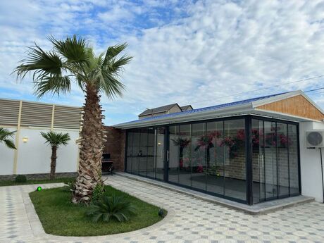 6 otaqlı həyət evi/bağ evi - Şüvəlan q. - 250 m²