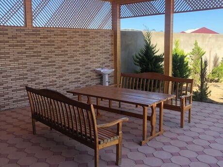 6 otaqlı həyət evi/bağ evi - Novxanı q. - 300 m²