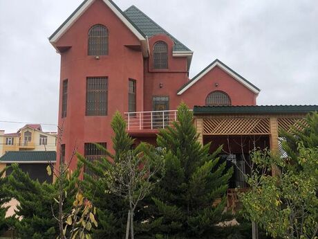 6 otaqlı həyət evi/bağ evi - Novxanı q. - 300 m²