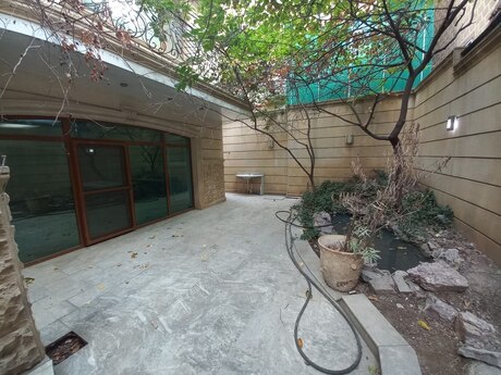 8 otaqlı həyət evi/bağ evi - Gənclik m. - 460 m²
