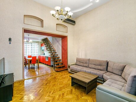 3 otaqlı köhnə tikili - Nizami m. - 120 m²