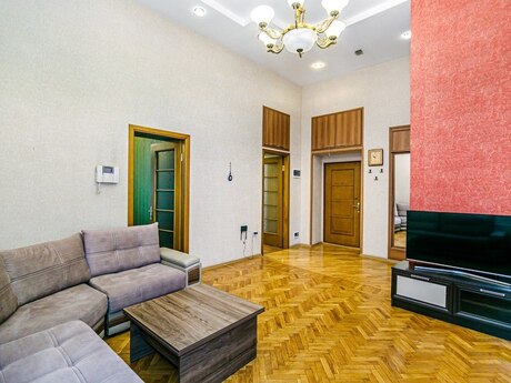3 otaqlı köhnə tikili - Nizami m. - 120 m²