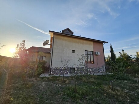 5 otaqlı həyət evi/bağ evi - Mərdəkan q. - 210 m²