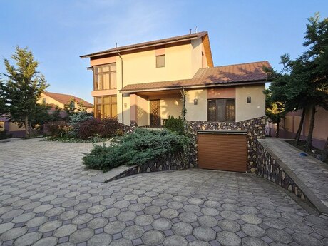 5 otaqlı həyət evi/bağ evi - Mərdəkan q. - 210 m²