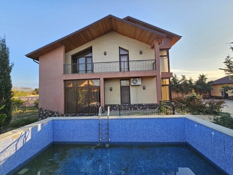 5 otaqlı həyət evi/bağ evi - Mərdəkan q. - 210 m²