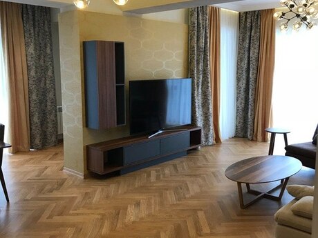 4-комн. новостройка - м. Шах Исмаил Хатаи - 181 м²