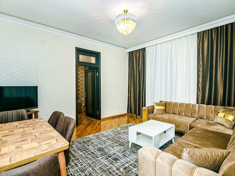 4 otaqlı köhnə tikili - Sahil m. - 157 m²